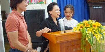 DÙ BẬN RỘN VÀO DỊP CUỐI NĂM, GIA ĐÌNH VIỆT HƯƠNG VẪN TẤT BẬT VỚI HÀNH TRÌNH THIỆN NGUYỆN