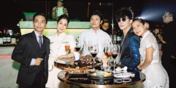 Nathan Lee “hỏi tội” nhạc sĩ Nguyễn Văn Chung đầy hài hước!