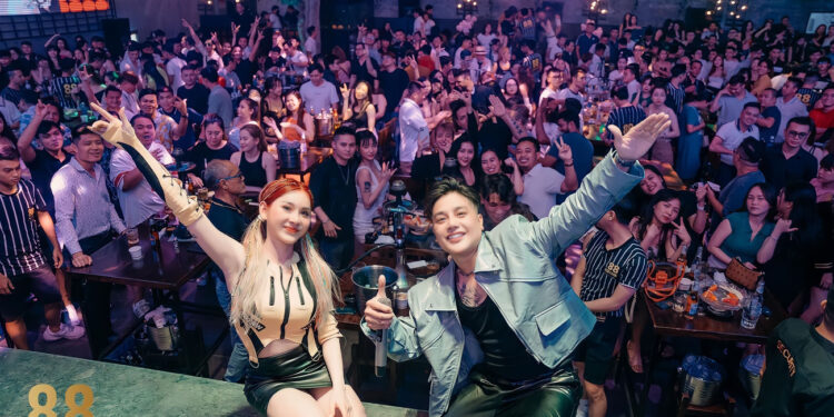 DJ T-Tina đầy sức sống với bộ ảnh mới chào đón năm 2023