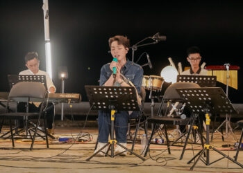 Liệu Đức Phúc có vượt qua cái bóng của Mono khi thể hiện “Waiting for you”?