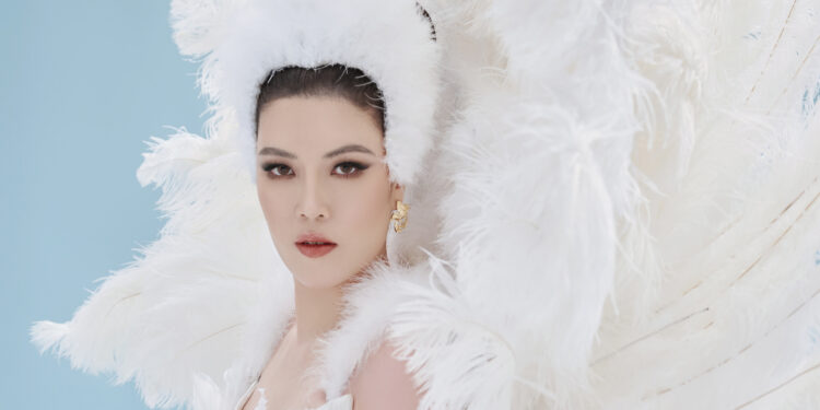 Trang phục dân tộc của Trâm Anh tại Mrs International Global 2023 ẩn chứa hàm ý sâu sắc khiến netizen khen ngợi