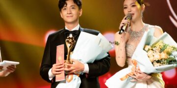 Ngô Kiến Huy nhận 2 giải Mai Vàng lần thứ 28 ở hạng mục âm nhạc và người dẫn chương trình của năm.