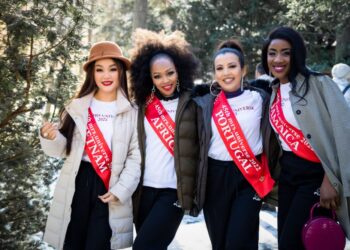 Cùng thần thái ngút ngàn, Hoa hậu Hoàng Thanh Nga đẹp rạng ngời trên sàn đấu Mrs Universe 2022