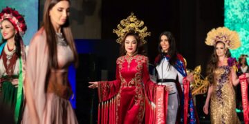 Hoa hậu Hoàng Thanh Nga nhận giải Quý bà hoàn vũ nhân ái trước thềm chung kết Mrs Universe 2022   