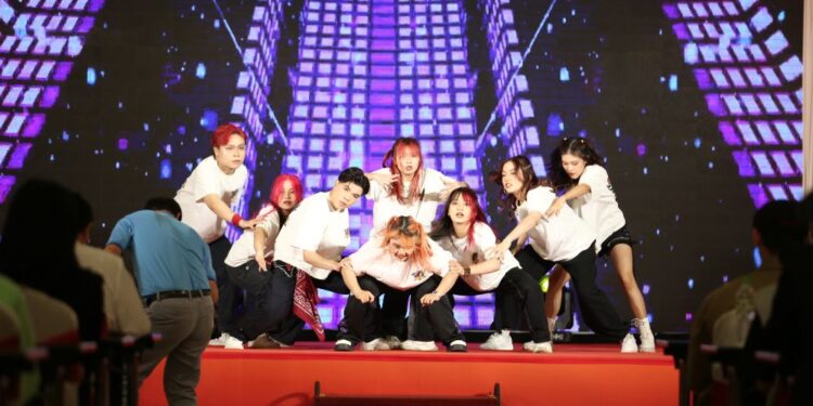  “Mẹ một con” Phạm Lịch khiến Việt Max, Viết Thành, CiiN phấn khích trước điệu nhảy vô cùng nóng bỏng