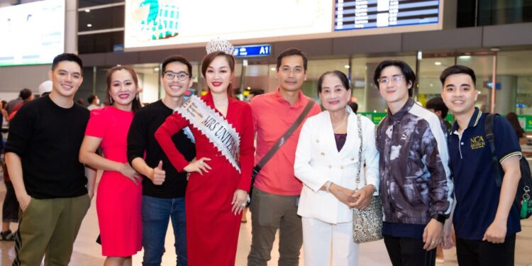 Á hậu 1 Mrs Universe 2023 Hoàng Thanh Nga lộng lẫy trở về nước trong vòng tay yêu thương của người hâm mộ