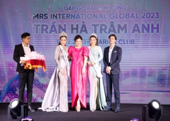 Hoa hậu Trần Hà Trâm Anh xuất hiện đầy thần thái tại buổi gặp gỡ báo chí sau 1 tháng đăng quang