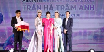 Hoa hậu Trần Hà Trâm Anh xuất hiện đầy thần thái tại buổi gặp gỡ báo chí sau 1 tháng đăng quang