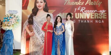 Á hậu Mrs Universe Hoàng Thanh Nga được chồng hôn trên sân khấu