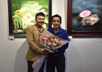 Đoàn Việt Tiến- Họa sĩ vẽ ngược kính bằng tay tổ chức triển lãm tranh