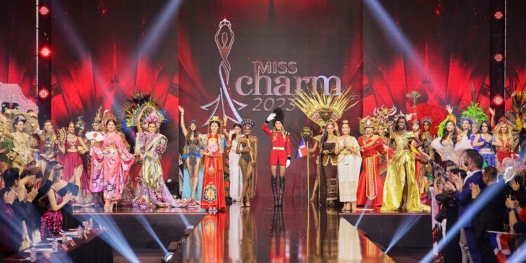 Choáng ngợp trước loạt trang phục dân tộc ‘càn quét’ sân khấu bán kết Miss Charm 2023