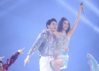 Hoa hậu Khánh Vân khoe giọng hát và vũ đạo trên sân khấu cùng tân binh Roy Nguyễn