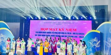 Ấn tượng với màn trình diễn đặc sắc của tập thể GV trường THCS Colette trong đêm nghệ thuật kỷ niệm ngày Quốc tế  Phụ nữ 8/3