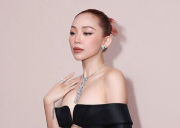 Tóc Tiên diện bộ trang sức cao cấp gần 35 tỷ đồng, là đại diện Việt Nam đầu tiên tham dự tiệc VIP của thương hiệu BVLGARI