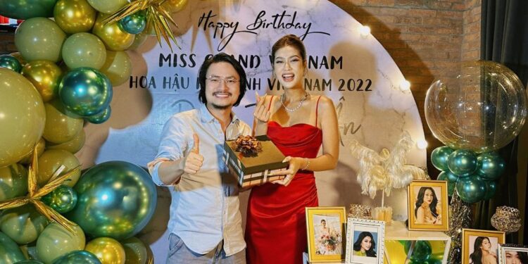 Siêu Mẫu Hà Anh, Tiểu Vy, Lương Thùy Linh cùng dàn hậu “quậy hết nấc” trong tiệc sinh nhật Đoàn Thiên Ân