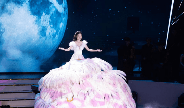 Đăng quang Á quân cuộc thi Hãy là số 1, Sunny Đan Ngọc hạnh phúc trong vòng tay yêu thương của người hâm mộ