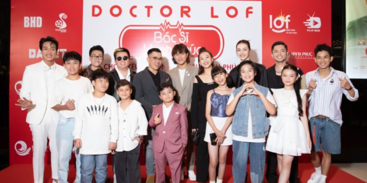 Khả Ngân, Trần Phong, Lâm Thanh Nhã nổi bật trên thảm đỏ ngày ra mắt phim “Doctor Lof – Bác sĩ hạnh phúc”
