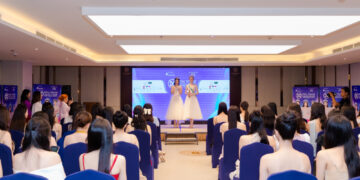 Đường đua chung khảo Miss World Vietnam 2023 chính thức bắt đầu, thí sinh thể hiện trình tiếng Anh với đương kim Hoa hậu Quốc tế