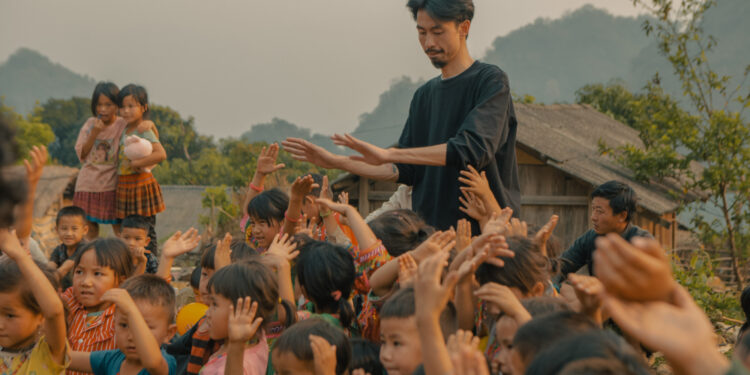 Trước thềm liveshow ở Hà Nội, Đen tung MV mới kèm thông điệp và hành động nhân văn