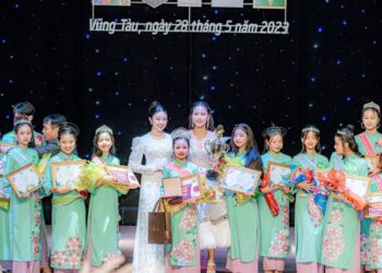 Hoa hậu quý bà Vân Anh cùng dàn Đại sứ Áo dài làm giám khảo cuộc thi Nét đẹp đội viên tỉnh Bà Rịa- Vũng Tàu