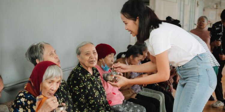 NGỌC CHÂU VÀ MẸ DÀNH TOÀN BỘ TIỀN DIỄN THỜI TRANG CHO HOẠT ĐỘNG CỘNG ĐỒNG