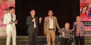 Thương Tín xin lỗi khán giả vì chỉ hát một bài