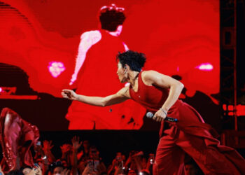 MONO “chơi lớn” với màn remix ca khúc: Đang buồn tự nhiên vui ngang