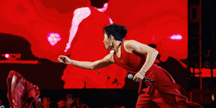 MONO “chơi lớn” với màn remix ca khúc: Đang buồn tự nhiên vui ngang