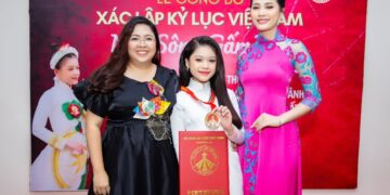 Phương Hồ là một trong ba Nhà thiết kế đầu tiên của Việt Nam xác lập kỷ lục về Áo dài 