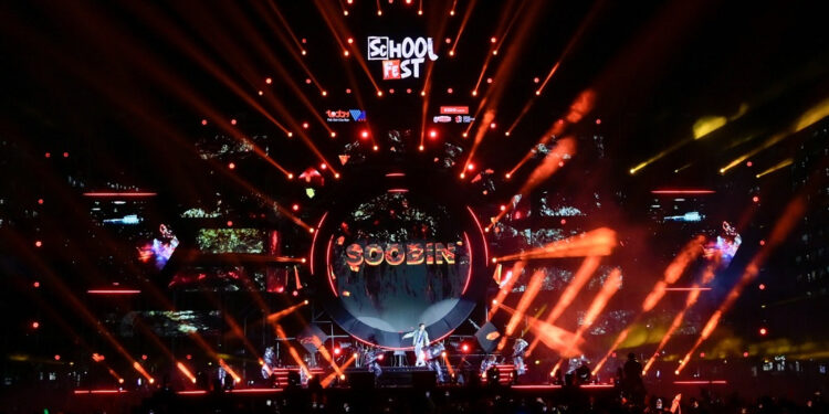 School Fest – Đêm nhạc Space Date 3: Dấu ấn khó phai với những sân khấu đẳng cấp nhất đến từ ‘vũ trụ  SpaceSpeakers’
