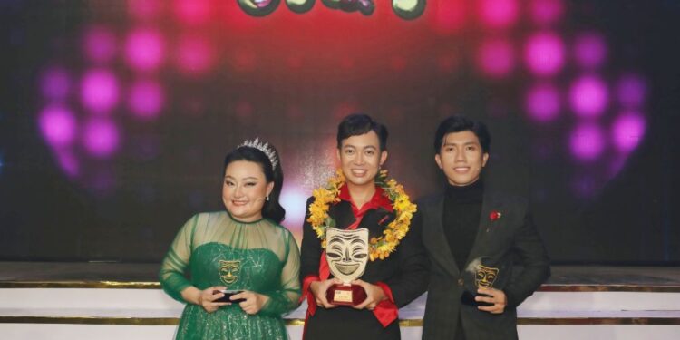 Chiến thắng Cười Xuyên Việt 2022 – Năm Chà “ẵm” 100 triệu đồng