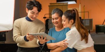 Xúc động với những “chạm nhẹ giản đơn” trong MV mới của Trúc Nhân