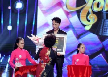 Nam ca sĩ Viết Thu – Á quân Hãy Nghe Tôi Hát: từng được danh ca Giao Linh nhận xét “có đầy đủ tố chất để trở thành ngôi sao”