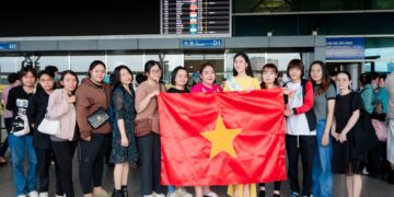 Mang hơn 200 kg hành lý, Nguyễn Trang Nguyệt Minh rạng rỡ lên đường thi Miss Teen Grand International 2023 tại Cambodia