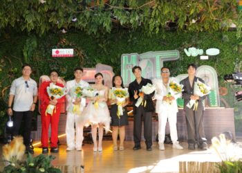 DÀN NGHỆ SĨ ‘KHỦNG’ ĐỔ BỘ CHƯƠNG TRÌNH LA CÀ HÁT CA  