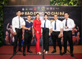 Anh chàng hóa thân “Mai An Tiêm bán dưa hấu” làm giám khảo cuộc thi thể hình