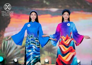 “Sóng” của NTK Việt Hùng lộng lẫy trong đêm chung kết Miss World Vietnam 2023