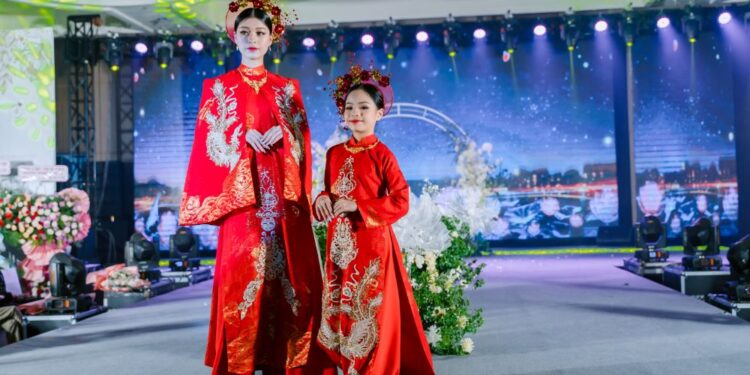 MC Quỳnh Hoa, Á hoàng Ngọc Trang, Quán quân Thiên Nga thăng hoa trong “Triển lãm cưới Cần Thơ 2023”