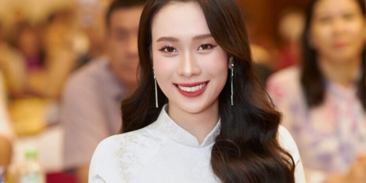 Hoa hậu Ban Mai đẹp thanh thoát trong buổi ra mắt Đại sứ Lễ hội tận hưởng mùa hè Đà Nẵng 2023 – Wow Đà Nẵng