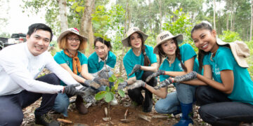 Miss Earth 2022 Mina Sue Choi lan tỏa tình yêu dành cho cây xanh ở Việt Nam