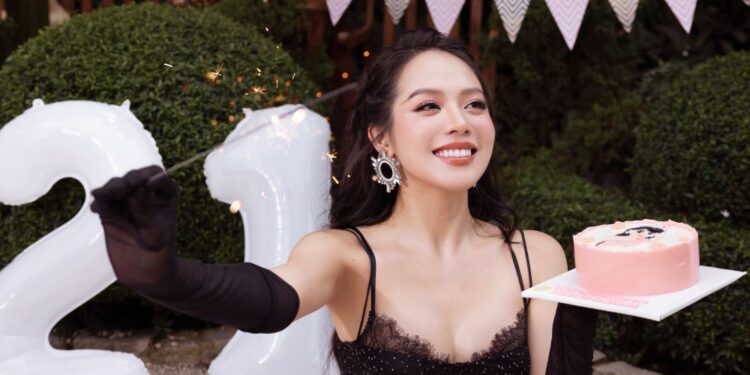 Hoa hậu Việt Nam 2022 Thanh Thủy khoe sắc vóc quyến rũ trong bộ ảnh đón tuổi mới