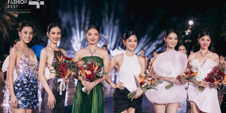 LỘ DIỆN CÔ GÁI THẮNG GIẢI NGƯỜI ĐẸP THỜI TRANG TRÊN SÂN KHẤU VBFF 4