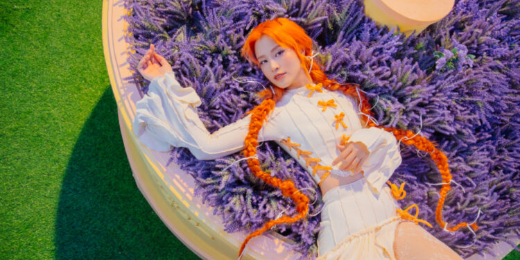 Sau DTAP và tlinh, Đông Nhi tiếp tục hé lộ ekip và dàn cameo “xịn” cho MV “Ý Trời”