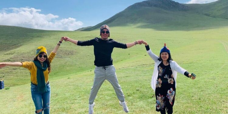 “Rong chơi miền nhớ”- Nhân duyên hội ngộ của nhóm Ba Cái Bông