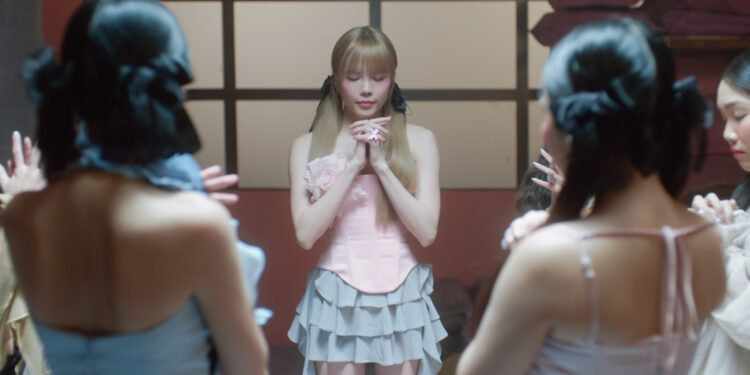 Sau tạo hình nữ thần tình yêu và sắc đẹp Aphrodite, Thiều Bảo Trâm hé lộ âm nhạc và vũ đạo thú vị trong teaser MV