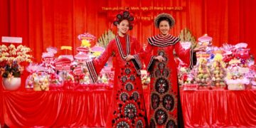 NS Trịnh Kim Chi, MC Quỳnh Hoa, Tuyết Thu, Hạnh Thúy thăng hoa trong “Cội nguồn Sân khấu” của NTK Việt Hùng