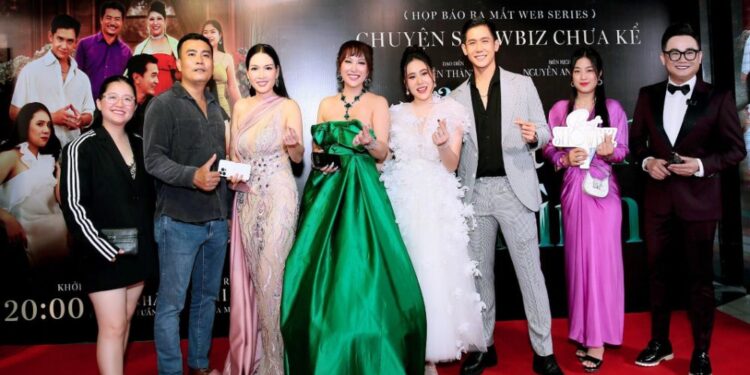 Dàn nghệ sĩ danh tiếng Việt tham dự ra mắt dự án phim Bí Mật Showbiz của Phi Thanh Vân