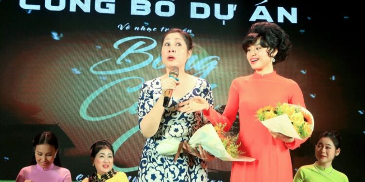 NSND Hồng Vân thực hiện ước mơ với “Bông cánh cò” tại sân khấu mới