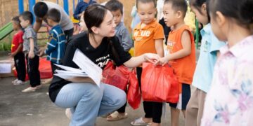 MAI PHƯƠNG CÙNG CHUỖI DỰ ÁN “CHĂM EM ĐẾN TRƯỜNG”