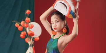 Hoa hậu nhí Phùng Hiểu Anh gửi lời chúc đoàn viên đến mọi nhà qua bộ ảnh đón Tết Trung thu